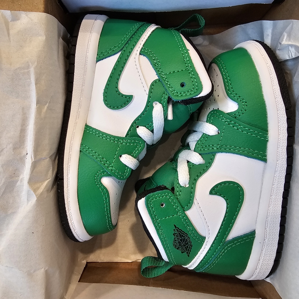 NWT Jordan 1 MID Green and White Sneakers SIZE 6C - Picture 2 of 4
